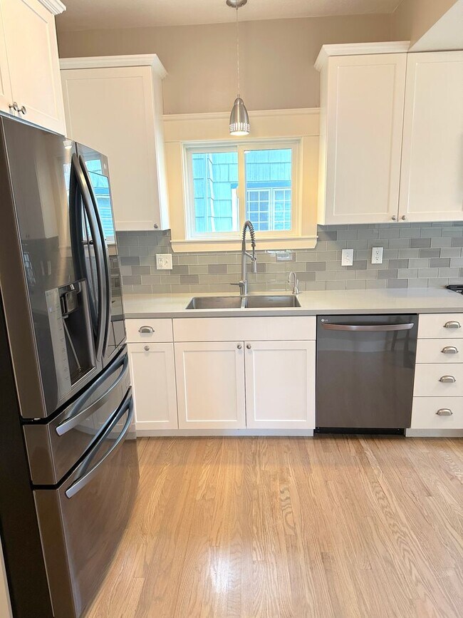 Building Photo - Beautiful 4- Bedroom North End Home