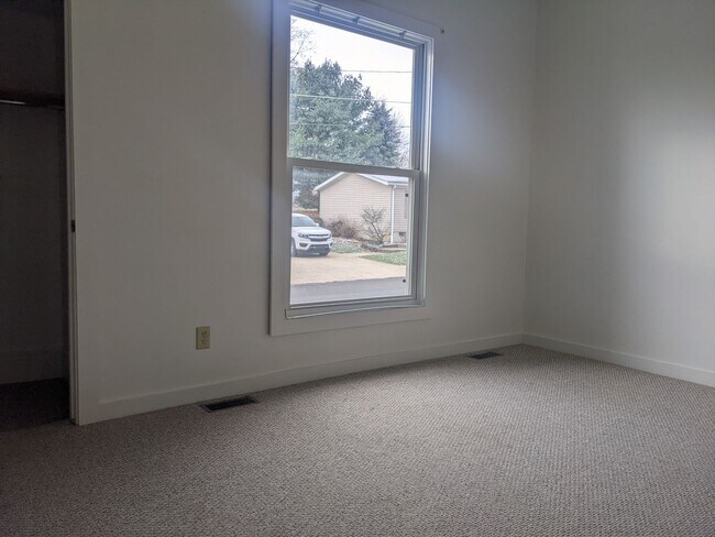 Building Photo - 802 Cottage St