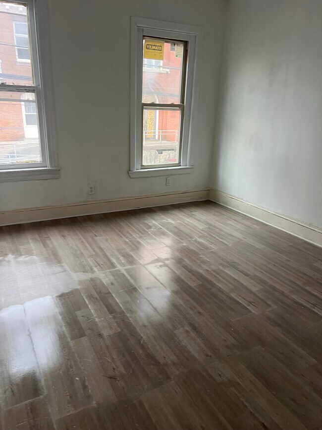 Building Photo - 309 E Mahanoy St