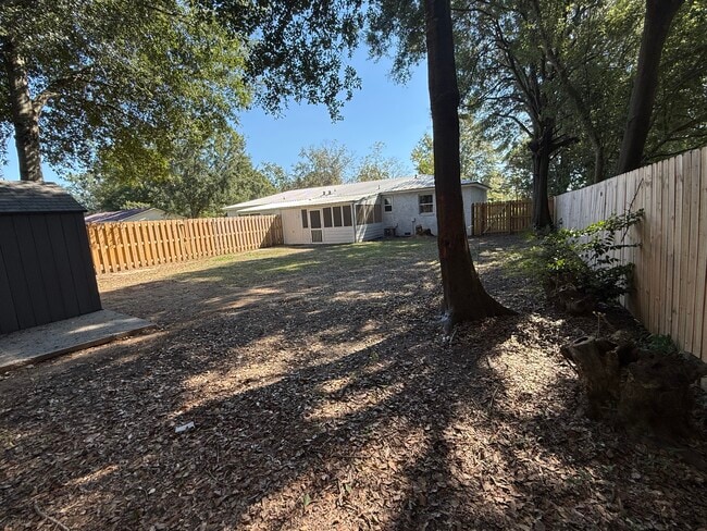 Building Photo - 107 E Hamm Ave