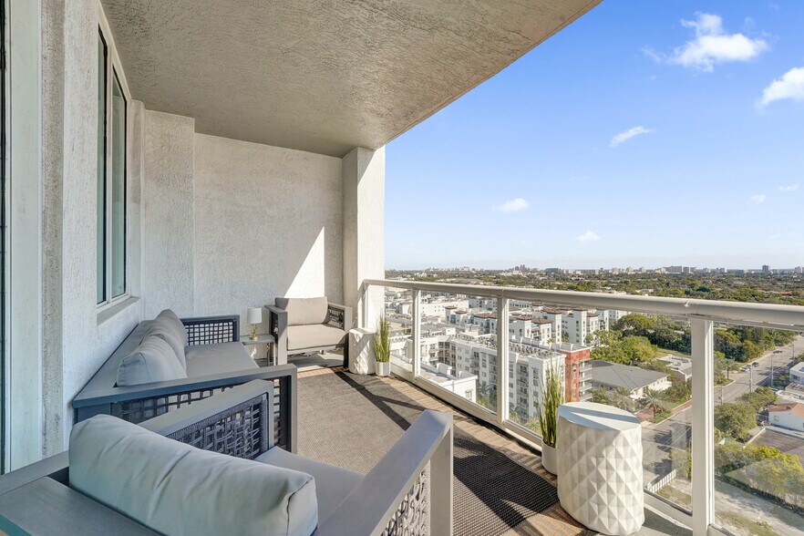 Building Photo - 315 NE 3rd Ave