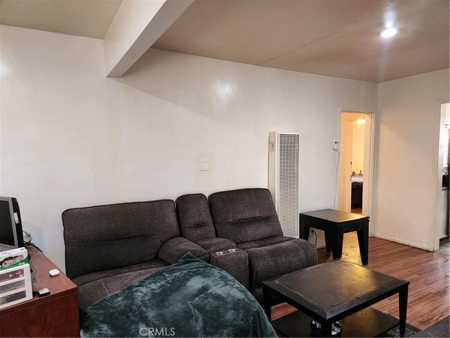 LIVING ROOM - 1502 S Redondo Blvd