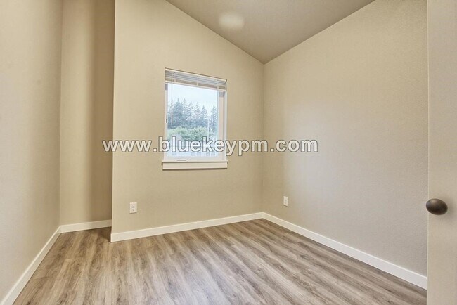 Building Photo - 209 Cloverdale Rd