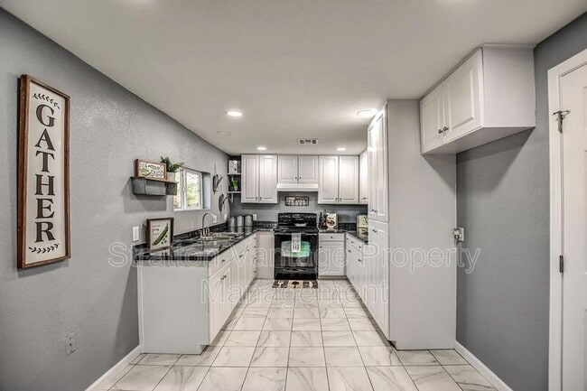 Building Photo - 15620 N Greasewood St