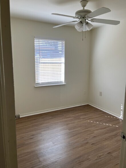 Building Photo - 4073 E Louisiana State Dr