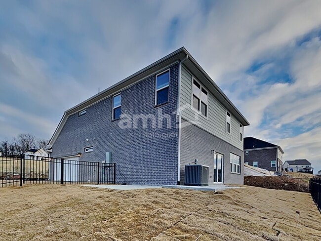 Building Photo - 218 Malayna Dr S