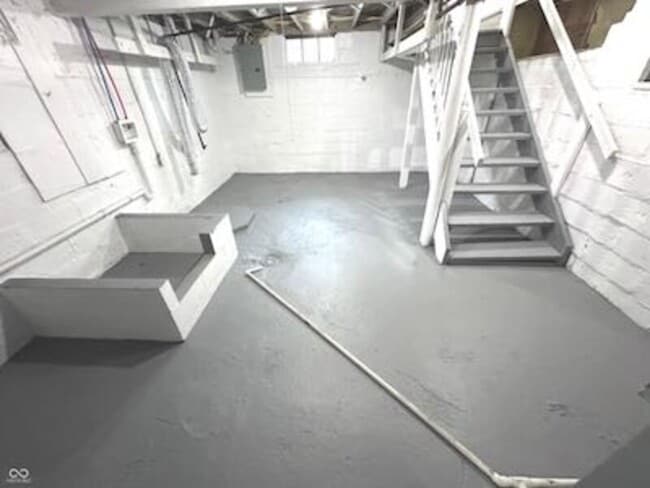 Building Photo - 1049 S Sheffield Ave