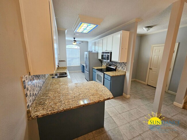 Building Photo - Gorgeous 3 Bedroom Townhouse in Miramar Beach