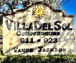 Building Photo - Charming Condo in Vista Del Sol!