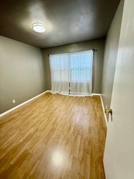 Upstairs bedroom - 701 NE 22nd Ave