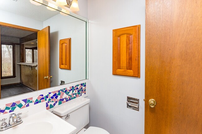 Building Photo - 3084 Parkwild Dr