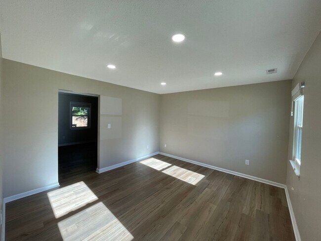 Building Photo - Virginia Beach Gem – 3 Bed, 2.5 Bath with Fenced Yard & Modern Upgrades