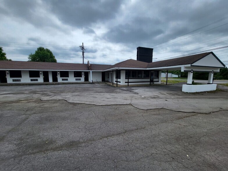 Building Photo - 905 Providence Blvd