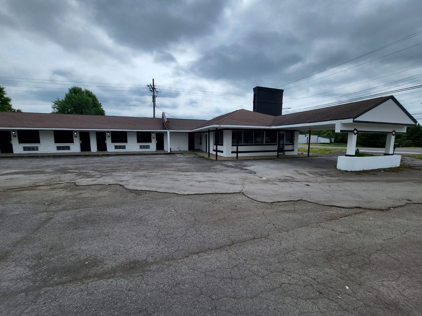 Building Photo - 905 Providence Blvd