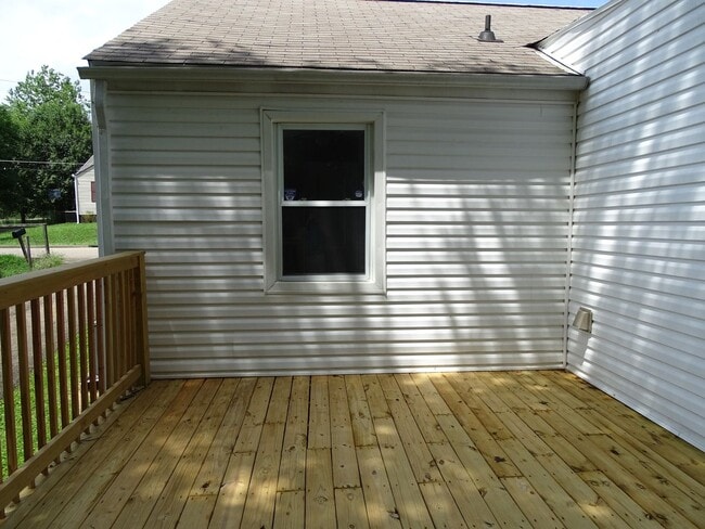 Building Photo - 2 Bedroom 1 Bathroom in South Knoxville