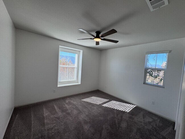 Building Photo - Large Newer Home - 4 Bedroom / 3 1/2 Bath