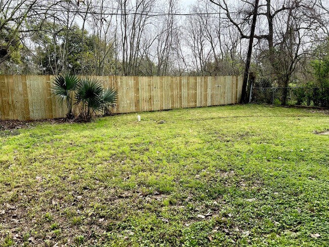 Building Photo - 411 Elaine St