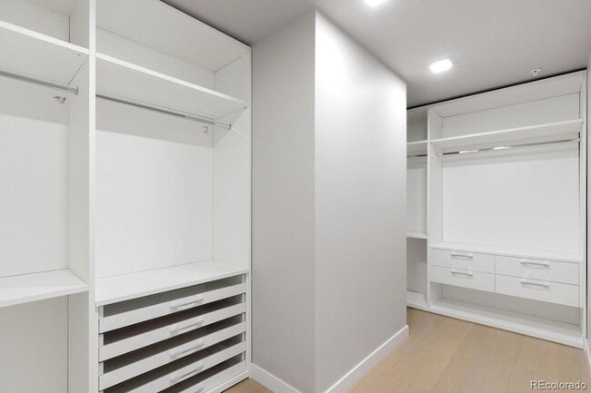 Building Photo - 1515 Julian St