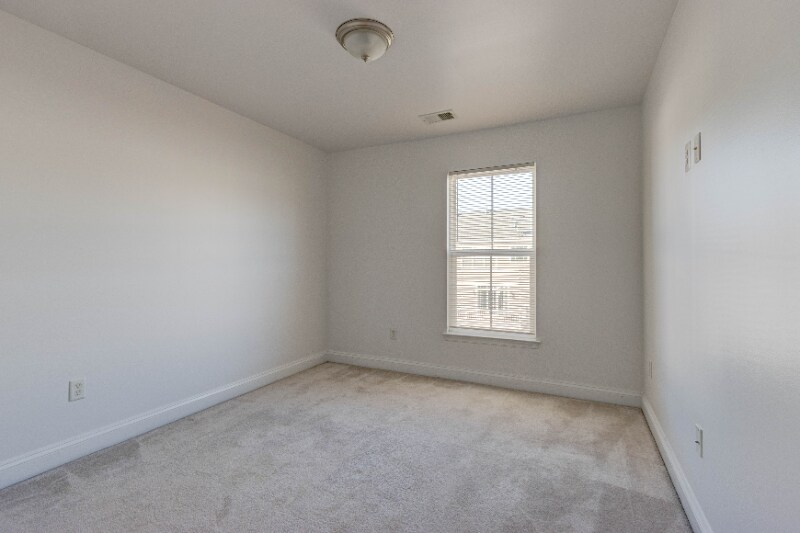 Building Photo - 2629 Raptor Dr