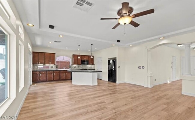 Building Photo - 5945 Lambert Bridge Ave