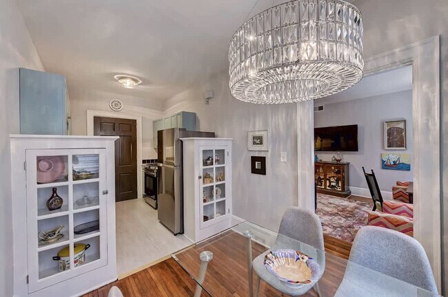 Building Photo - 518 Lamar Ave