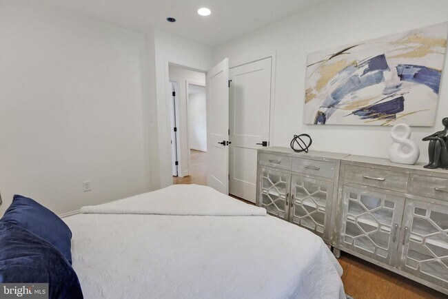 Building Photo - 14332 Belleville Ave