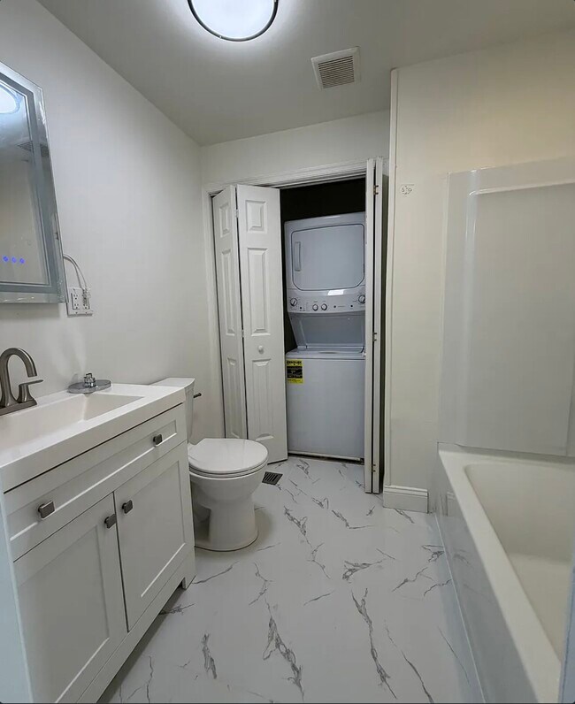 Building Photo - 2642 Emery St