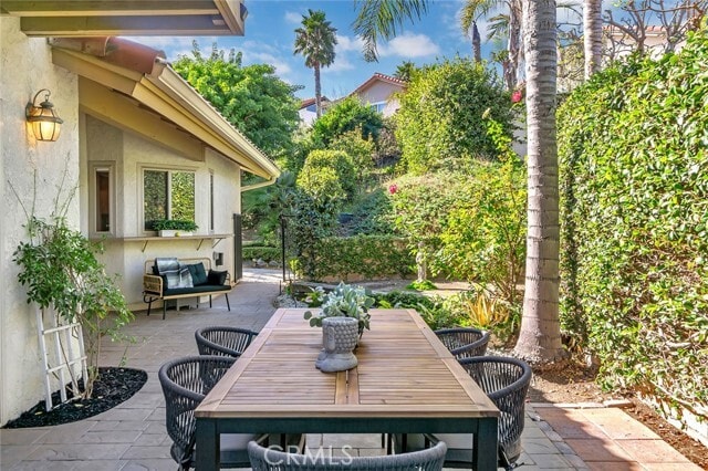 Building Photo - 25151 Via Playa