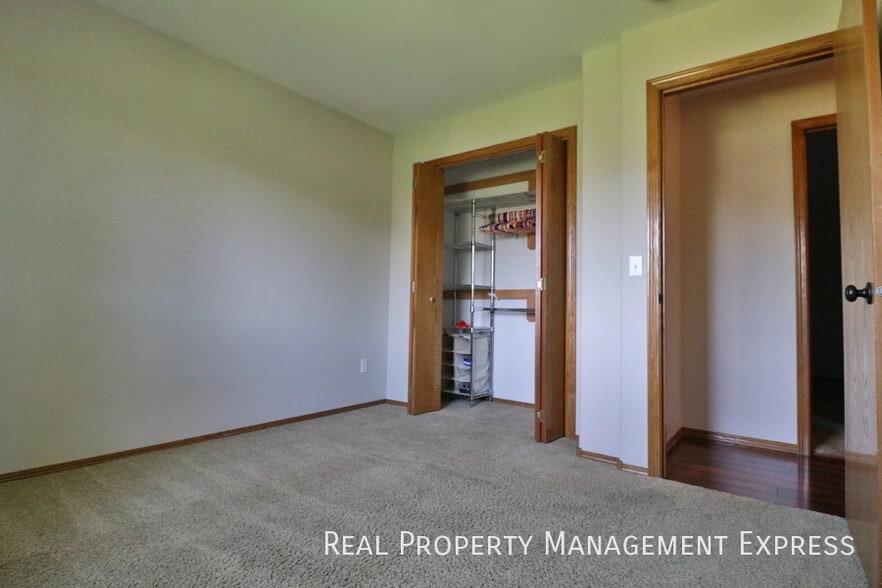 Building Photo - Stunning 5 Bedroom 3 Bath Home in South East Sioux Falls