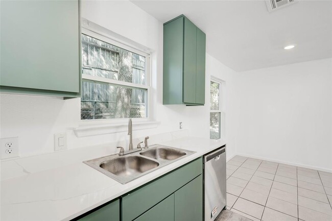 Building Photo - 3304 Dolphin Cove
