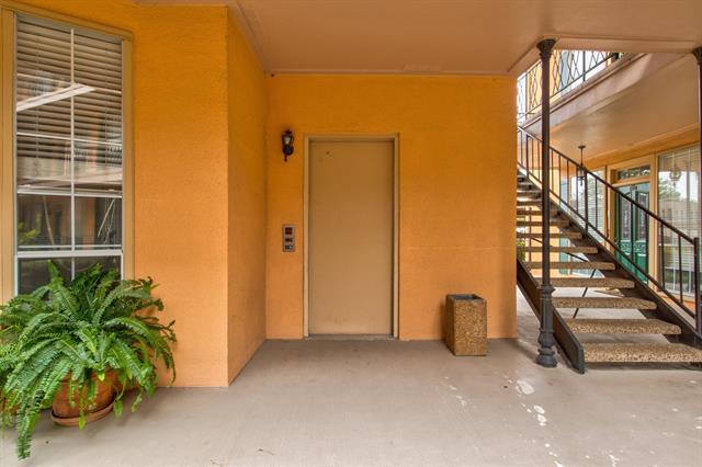 Building Photo - 6318 Richmond Ave
