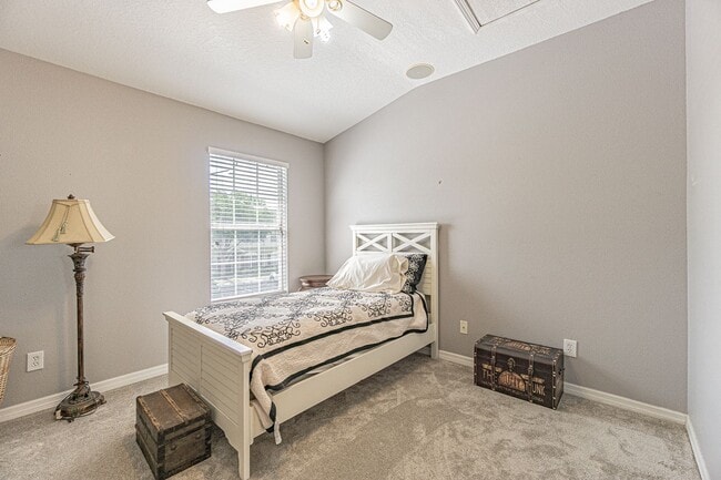 Building Photo - 2 Bedroom - 2.5 Bathroom - Gated Community...