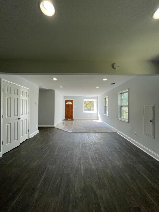 Building Photo - 3128 Headrow Cir