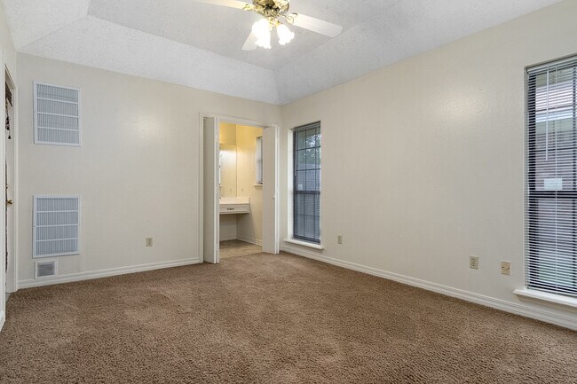 Building Photo - 5602 Pampus Ln