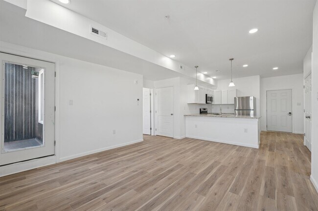 Building Photo - 4512-16 Lancaster Ave