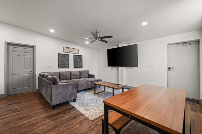 Building Photo - Fully Furnished Rental at Buffalo Springs Lake! All bills paid!