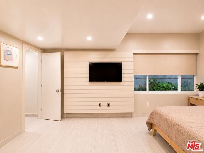 Building Photo - 508 Kings Rd