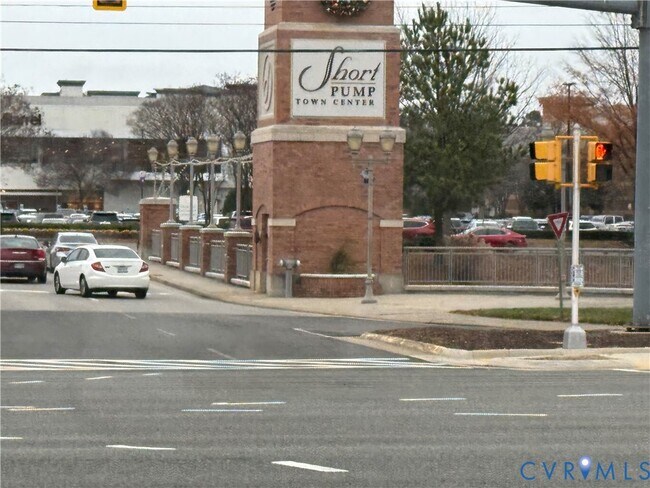 Building Photo - 527 Munson Woods Walk