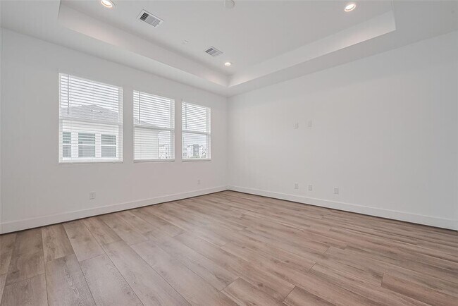 Building Photo - 3510 Hadley St