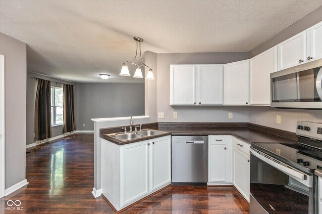 Building Photo - 1009 Ebony Cir