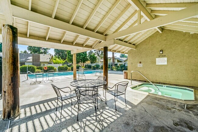 Building Photo - 616 Kumquat Way