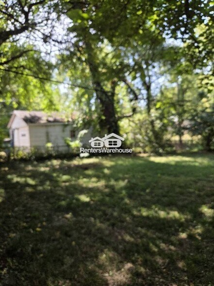 Building Photo - 10321 Earl Dr