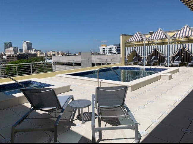 Building Photo - 1212 E Whiting St