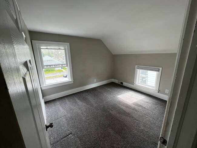 Building Photo - Recently Remodeled 4-Bedroom, 1.5-Bathroom...