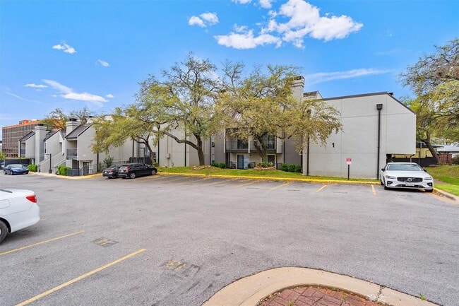 Building Photo - 935 La Posada Dr