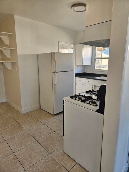 Kitchen - 25515 Senator Ave