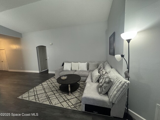 Building Photo - 2425 Bayhill Dr