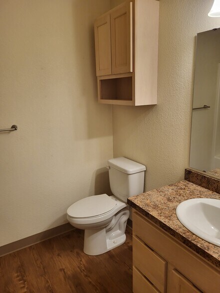 Building Photo - 18400 N Ridge Ct
