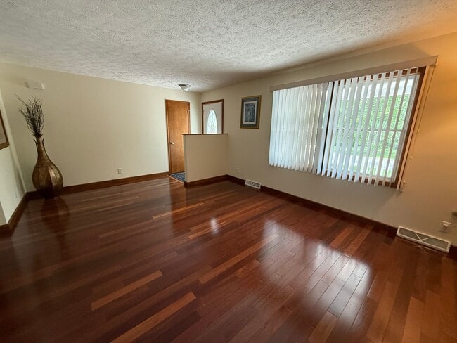 Building Photo - Nice Home for Rent in Downtown Wakarusa