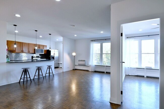 Building Photo - 1301 W Touhy Ave